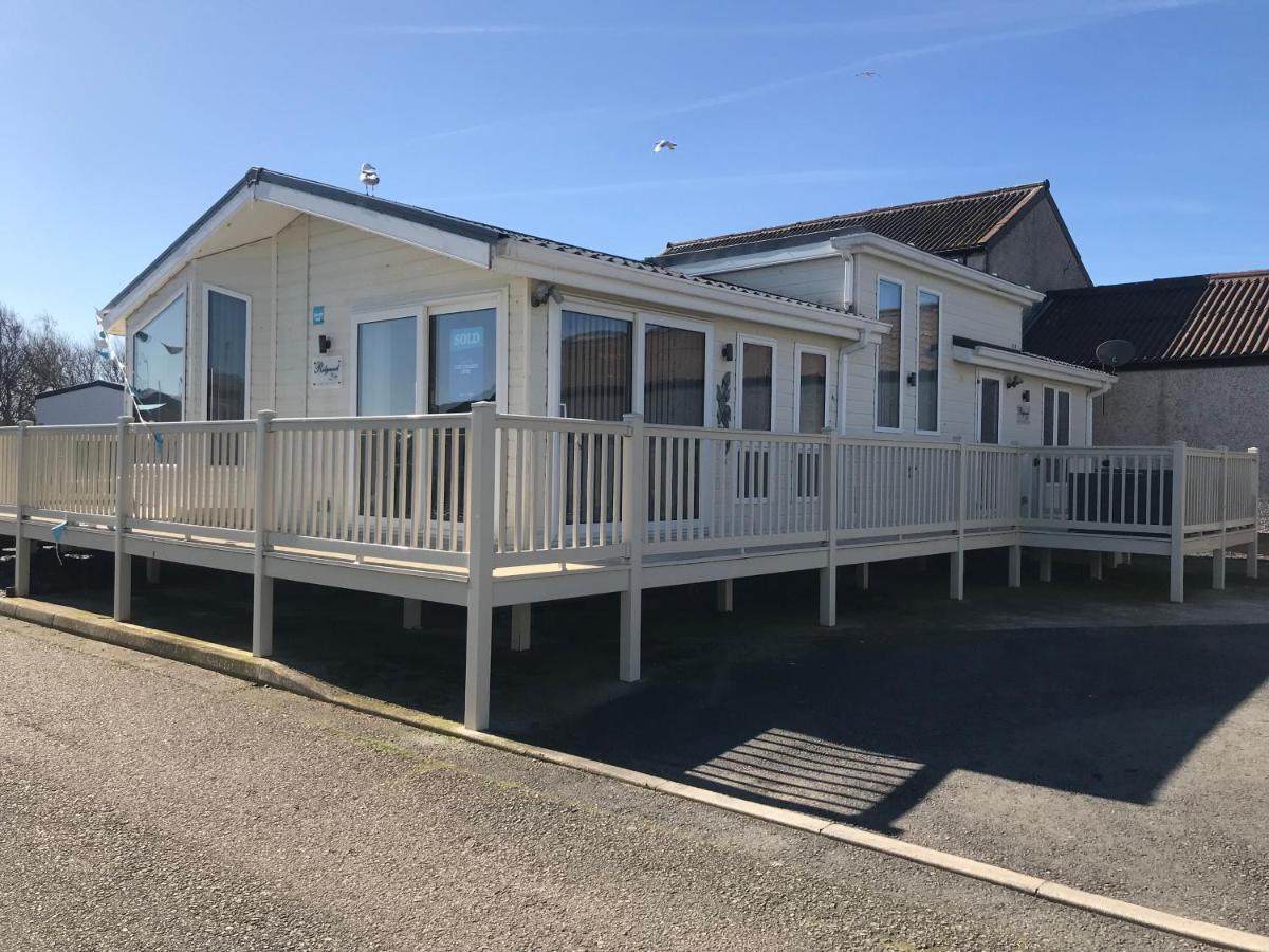 Hot Tub Accommodation North Wales Lodge Rhyl Buitenkant foto